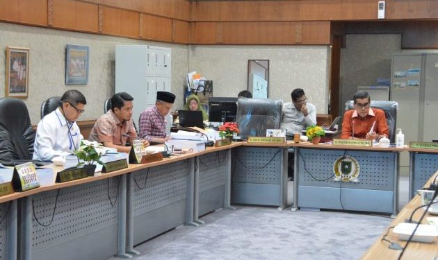 Saat RDP Komisi IV DPRD Riau dengan Dinas ESDM Riau.
