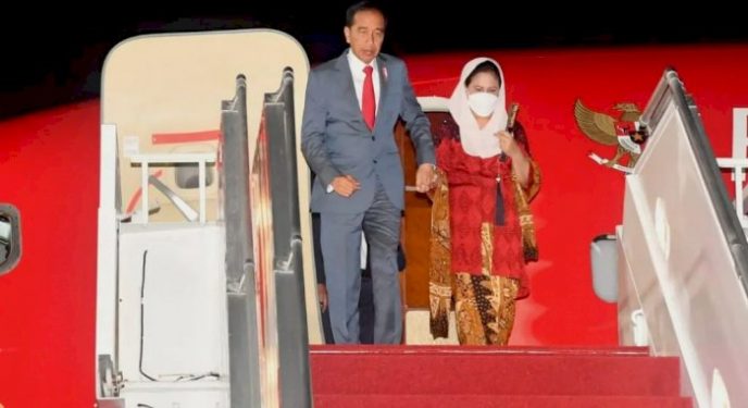 Terpeleset di Tangga Pesawat, Istana Pastikan Kondisi Ibu Negara Baik