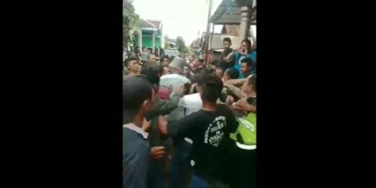 Ketahuan Curi Motor, Warga Lumajang Babak Belur Dihajar Warga