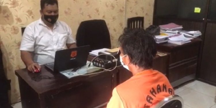 Sakit Hati Istri Selingkuh, Ayah di Mojokerto Tega Setubuhi Anak Kandungnya