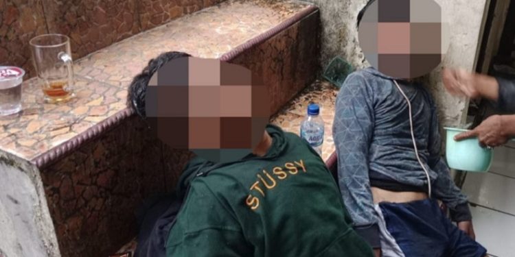 Kepergok Curi Motor di Halaman Masjid, 2 Pria Babak Belur Dihajar Massa