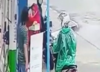 Viral, Petugas Wanita SPBU Dianiaya, Pelangan yang Antri Terlihat Menonton