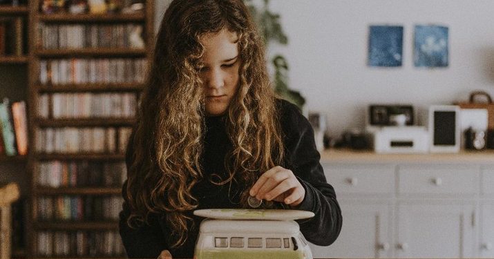 Jangan Bilang Tak Punya Uang di Depan Anak, Ini Efek Buruknya