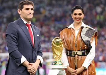 Siapakah Deepika Padukone? Artis Pembawa Trofi Piala Dunia