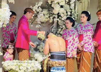 Serba Pink, Potret Jokowi di Acara Siraman Kaesang-Erina