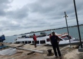 Kapal Bermuatan HP Ilegal dan Pakaian Bekas Diamankan BC Batam