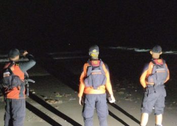 Pelajar SMK Tengelam di Pantai Trikora Bintan, Petugas Masih Melakukan Pencarian