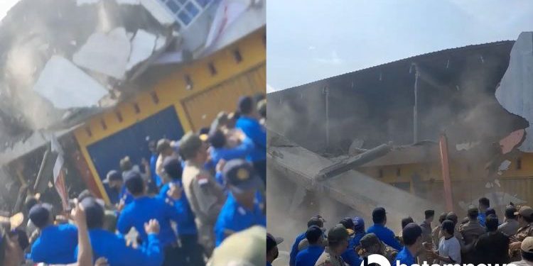 Ricuh Pengusuran Ruko di Batam, Bangunan yang Dirobohkan Timpa Petugas dan Warga