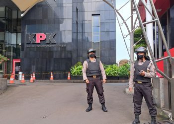 Personel Keamanan KPK Gunakan Rompi Antipeluru Pasca Bom Bunuh Diri di Polsek Astanaanyar