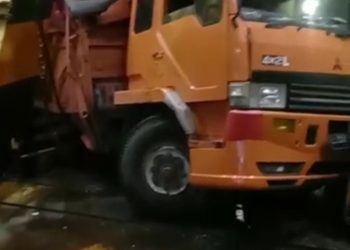 Cuaca Buruk, Truk Pengangkut Semen Kecebur ke Laut di Pelabuhan Merak