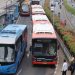 Hilang Konsentrasi, Pemotor Tewas Terlindas Bus TransJakarta di Jakarta Barat