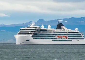 Wanita AS Tewas Setelah ‘Gelombang Nakal’ Menghantam Kapal Pesiar yang Berlayar Menuju Antartika