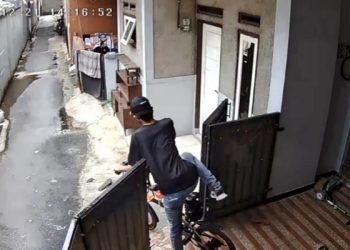 Pria Bertopi Curi Sepeda Lipat Seharga Rp6 Juta di Rumah Kontrakan Kawasan Jaksel