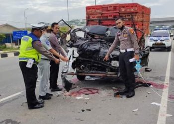 L300 Tabrak Truk Tronton Sedang Parkir Di Desa Kualu, 3 Orang Meninggal Dunia