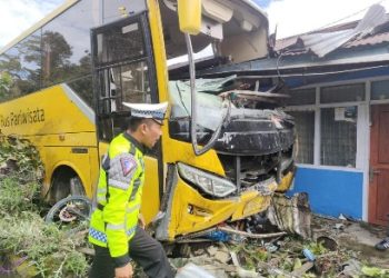Banyak Luka-luka, Bus Pariwisata Hilang Kendali dan Tabrak Pejalan Kaki