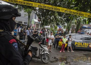 Istri Pelaku Bom Astana Anyar Histeris Lihat Foto Suami Berdarah-darah
