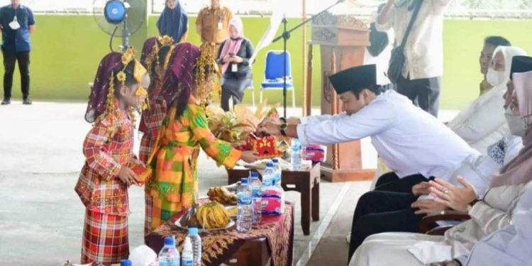 Ketua DPRD Yulisman di acara penyerahan Bankeu Khusus di Inhu