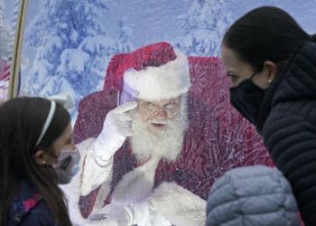 Sering Dianggap Sama, Ini Beda Sinterklaas dan Santa Claus