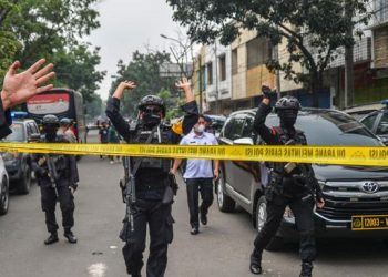 Warga Diminta Jauhi Polsek Astana Anyar, Pertokoan Sekitar Ditutup