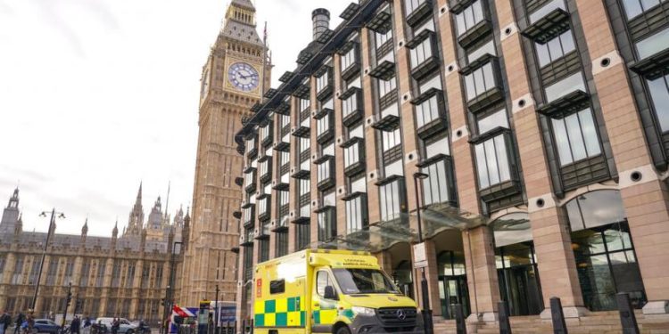 Minta Naik Gaji, Ribuan Pegawai Ambulans di Inggris Bakal Mogok Kerja