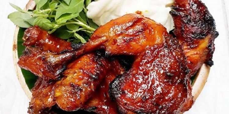 Ini Tips Jitu Agar Bumbu Ayam Bakar Meresap Sempurna