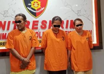 Jadi Pengedar Sabu, Dua Orang Emak-emak dan Satu Pria Ditangkap Polisi