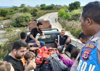 13 Imigran Gelap asal Irak Diamankan Polres Rote NTT, Mereka Hendak ke Australia