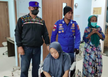 Kisah Heroik  Polairud Polda NTT Arungi Lautan Berombak Besar Selamatkan Wanita Mau Melahirkan