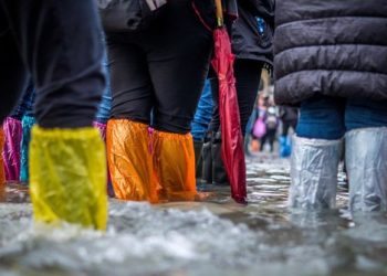 Seorang Warga Terseret Arus, Dampak Banjir Bandang di Bandung