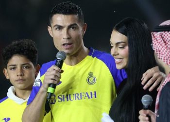 Ramai-ramai Pengunjung Restoran Merekam Ronaldo, Ada Apa?
