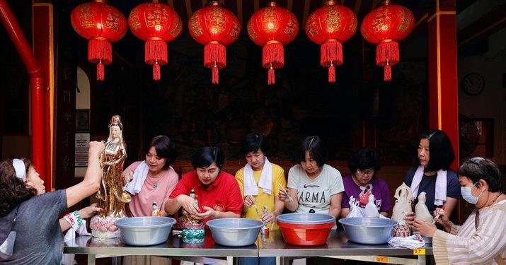 10 Pantangan di Tahun Baru Imlek, Termasuk Menagih Utang