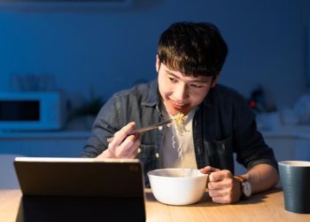 Bahaya Makan Mi Instan Setiap Hari, Tekanan Darah Bisa Naik