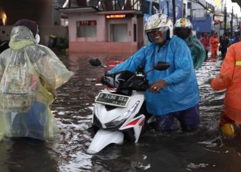 Awas! Jangan Lakukan 5 Hal Ini Saat Ada Petir & Hujan Badai