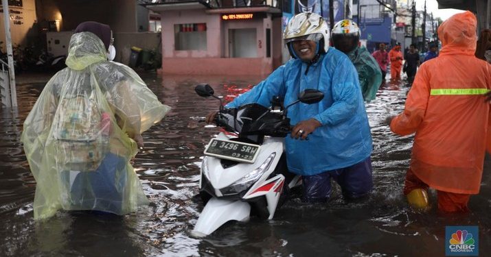 Awas! Jangan Lakukan 5 Hal Ini Saat Ada Petir & Hujan Badai