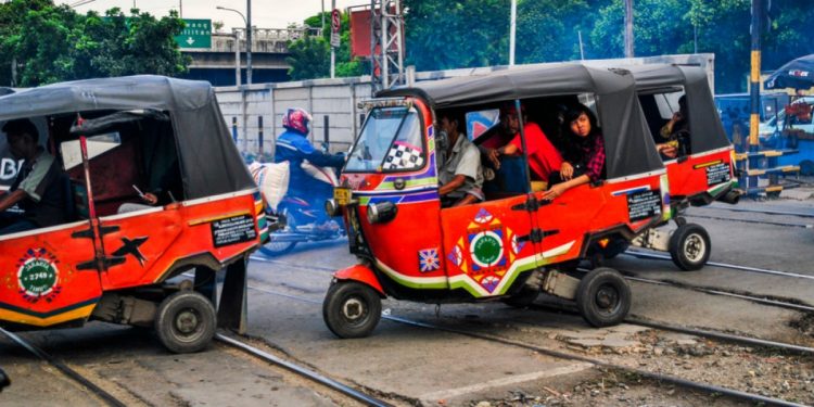 2 Sopir Bajaj di Jakarta Barat Adu Jotos hingga Gigi Rontok
