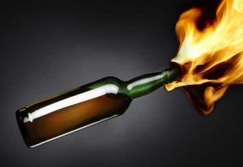 Lokasi Pria dan Wanita Dilempar Molotov Kini Dipasangi Garis Polisi