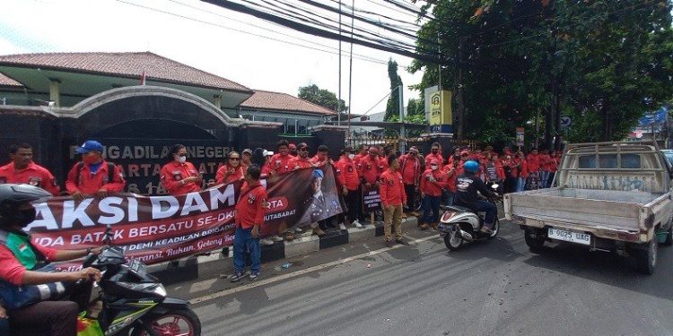 Minta Ferdy Sambo Dihukum Mati, Pemuda Batak Bersatu Demo di PN Jaksel