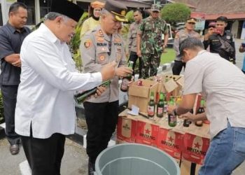 Ratusan Mikol Hasil Razia Dimusnakan Polres Solok
