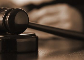 Terkait Penipuan SPBU, Mantan Ketua DPRD Jabar dan Istri Dituntut 12 Tahun Penjara