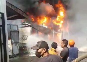 Warga Berhamburan, Gudang BBM di Lubuklinggau Meledak dan Terbakar
