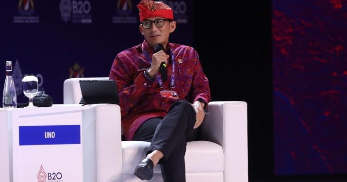 Sandiaga Komentari Viral Singa Senggol Mobil di Taman Safari