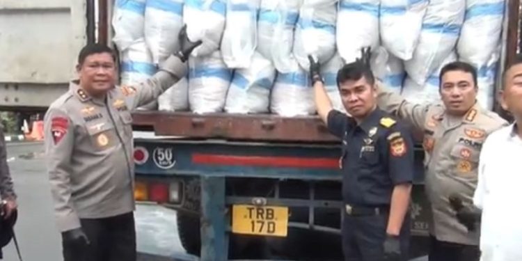 Kasus 2 Kontainer Barang Bekas Impor dari Singapura, 3 Orang Diperiksa Polisi