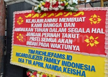 Jelang Sidang Vonis Ferdy Sambo, Karangan Bunga Unik Hiasi PN Jaksel