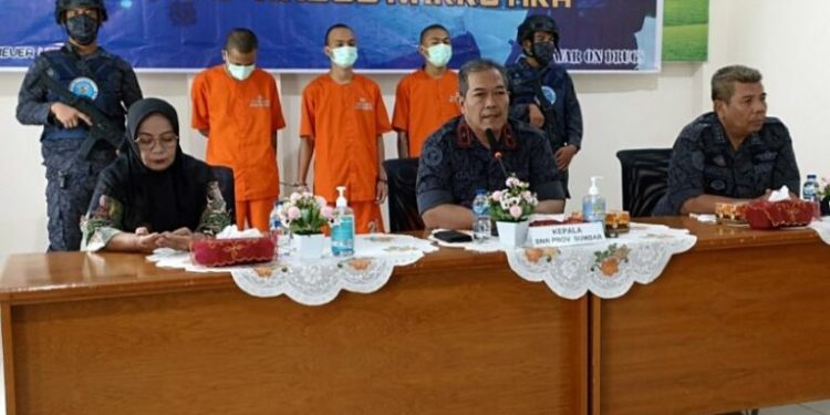Bawa Dua Karung Ganja, Tiga Remaja Asal payakumbuh Diamankan BNNP Sumabr di Bukittinggi