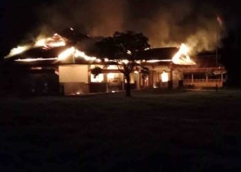 Diduga Sengaja Dibakar Warga, Kantor Camat di Maluku Habis Dilalap Api