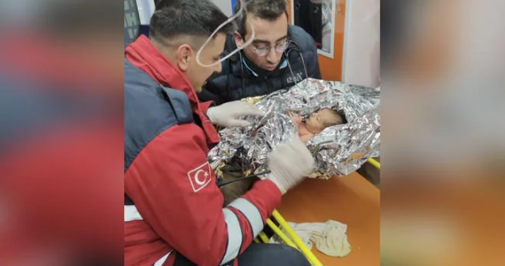 Gempa Turki : Bayi Berusia 10 Hari Diselamatkan dari Reruntuhan Setelah 90 Jam