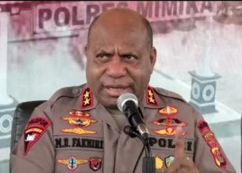 Bupati Mamberamo Tengah RHP Diterbangkan ke Jakarta dengan Pengawalan Brimob