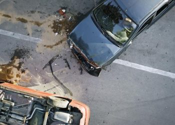Dua Mobil ‘Adu Banteng’ di Kemang Akibat Tak Tahu Jalan Satu Arah