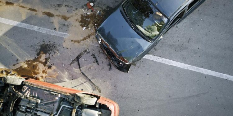 Dua Mobil ‘Adu Banteng’ di Kemang Akibat Tak Tahu Jalan Satu Arah