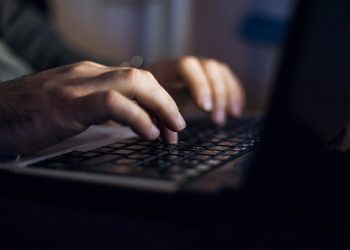 Diduga Sering Lembur, Seorang Pekerja Media Thailand Meninggal Terkena Serangan Jantung